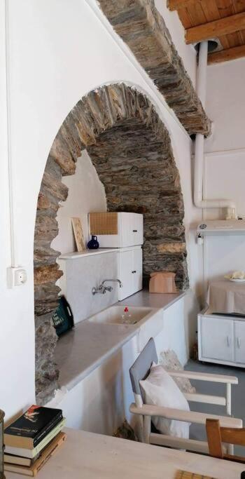 Naxos Mountain Retreat - Tiny House Build On Rock Apartment Koronos Exterior photo
